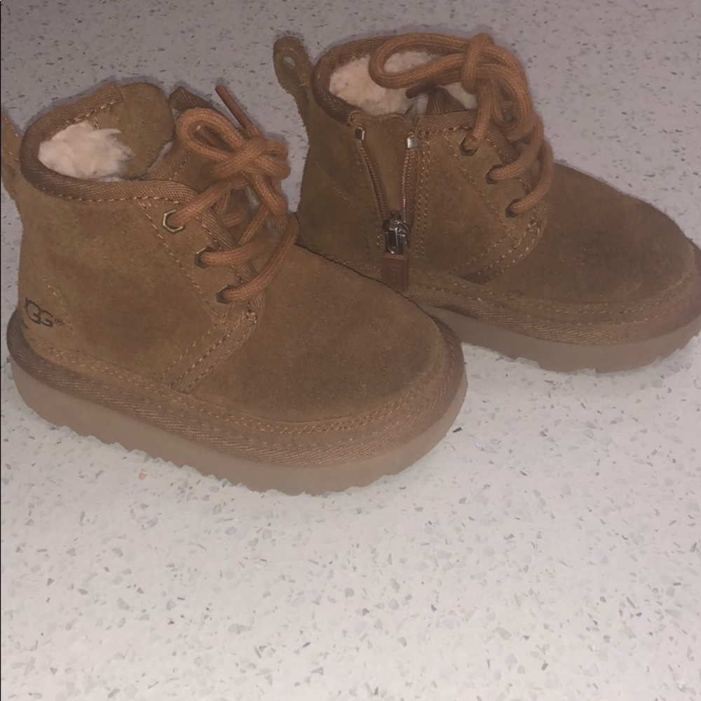 UGG Toddler Neumel II Suede in Chestnut